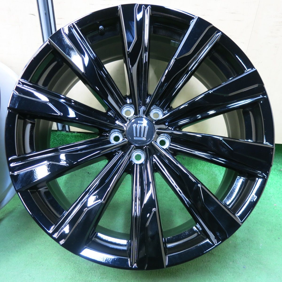 クラウンスポーツ　純正ホイール　２１インチ　新車外し 新車外しトヨタ クラウン スポーツ 純正 ホイール 21インチ 21×8 5J