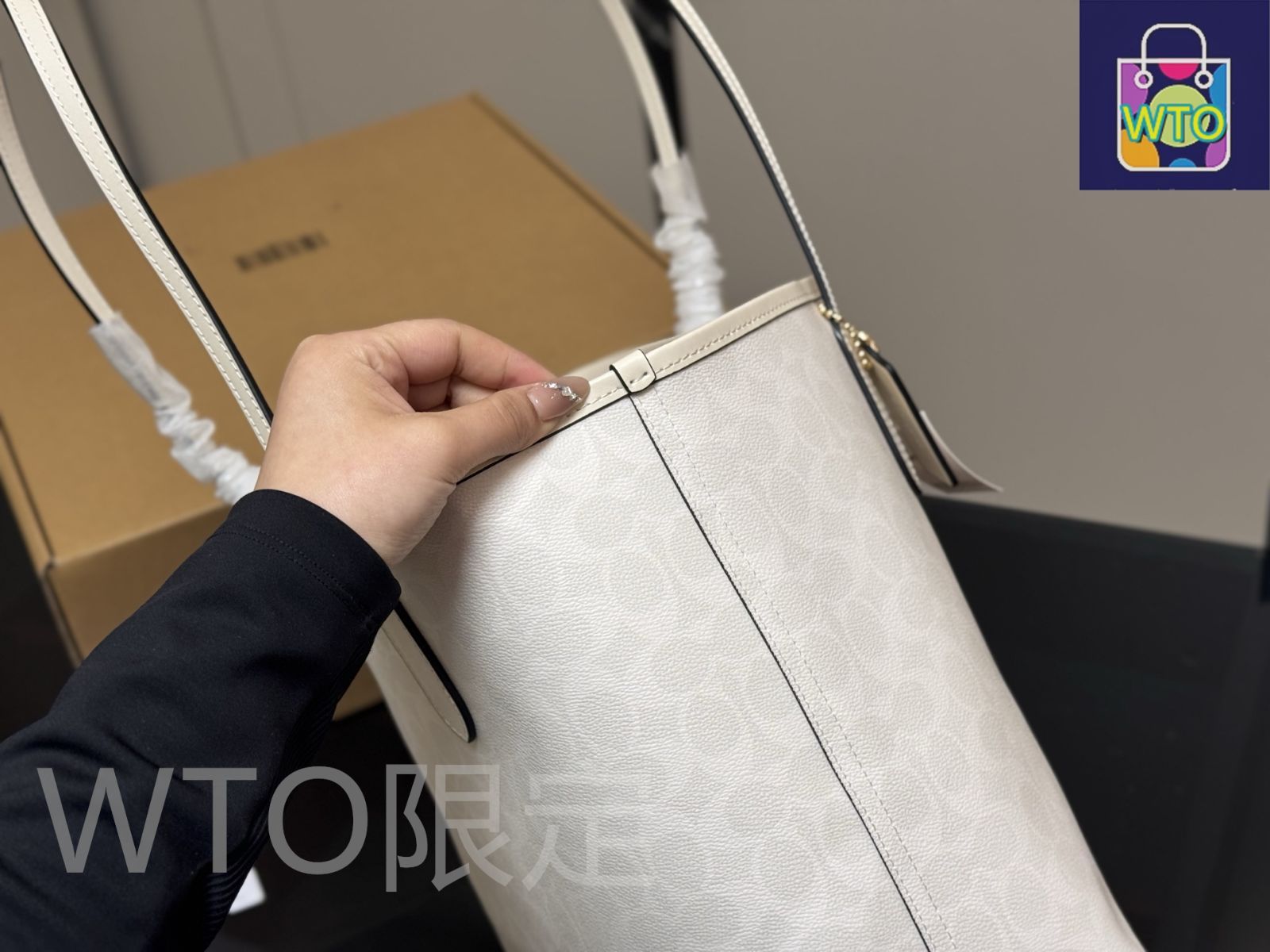 今日特価】Coach City Snap-Closure Single-Side Tote Bag