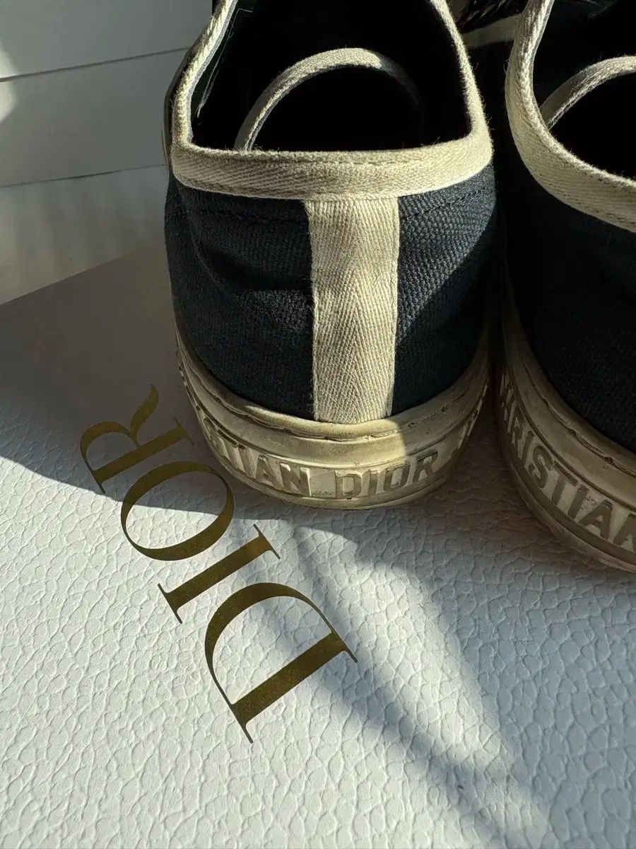 N DIOR