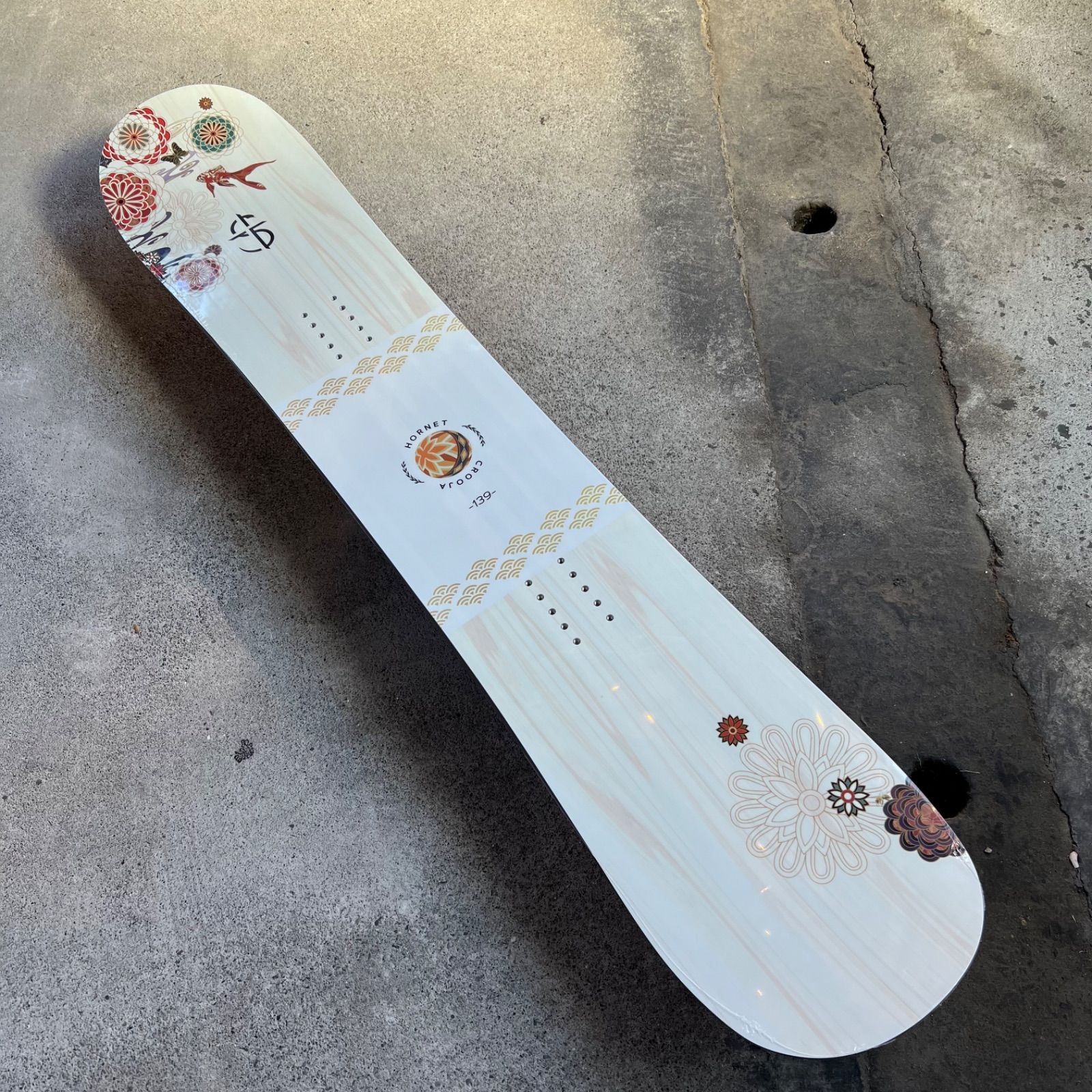 CROOJA HORNET スノーボード 24-25 142cmグラトリ CROOJA HORNET スノーボード 24-25 142cmグラトリ CROOJA HORNET23-24