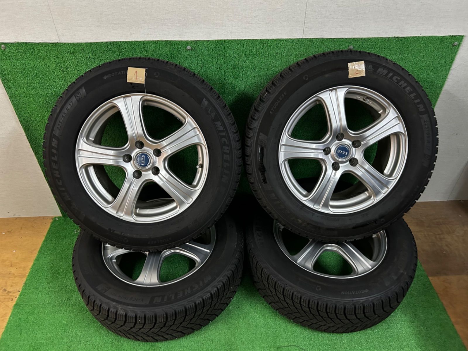 トヨタ ヴァンガード ACA33W スタッドレスタイヤ アルミホイール ４本セット  225/65/17  送料込み