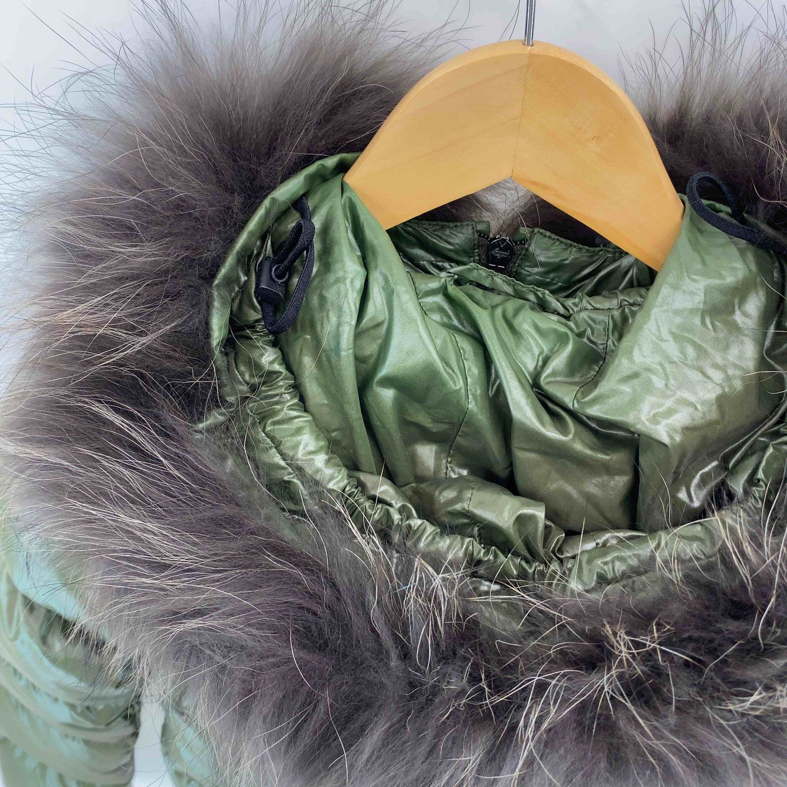 DUVETICA ダウンジャケット オリーブ色 取り外し可能ファー付き