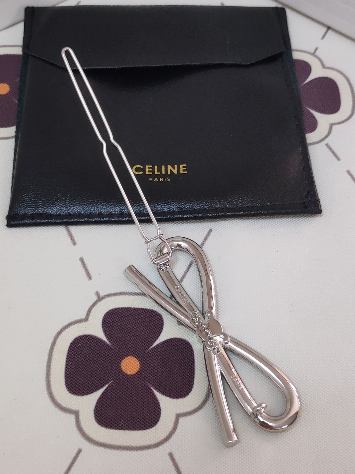 セリーヌ✨CELINE ヘアピン 銀色 ラインストーン & 真鍮 リボン