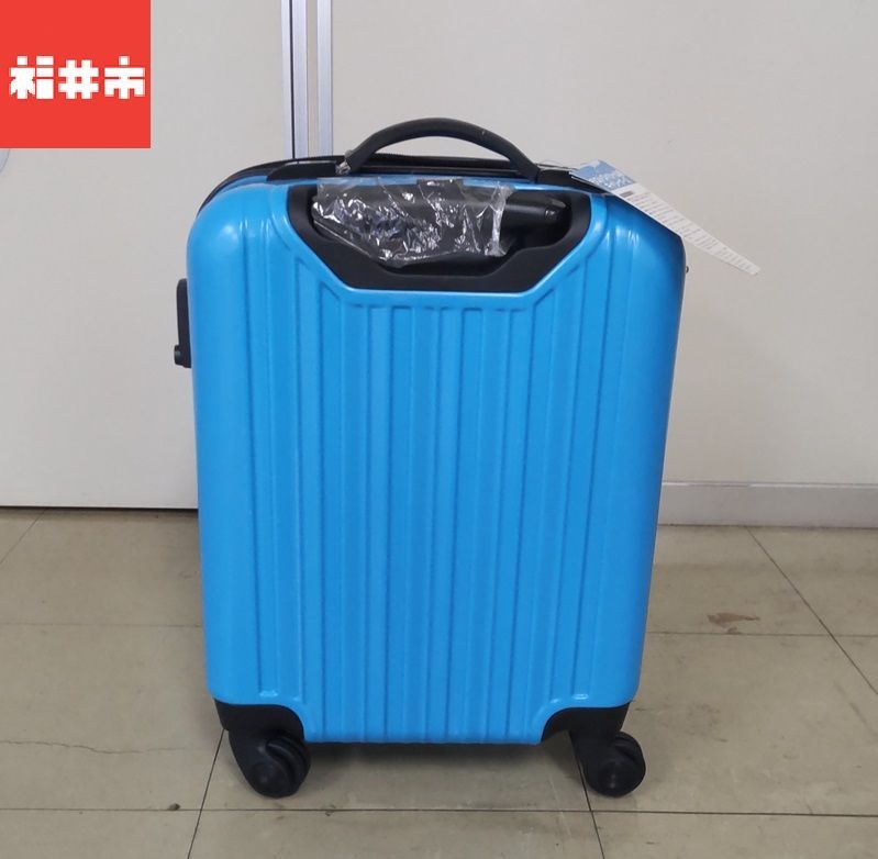 070 ハローキティ×新日本プロレス キャリーバッグ クリアファイル 缶バッジ＆ホルダー 等 オカダ・カズチカ 棚橋弘至 他 11点 かぶりあり アウトレット セール ワールドトラベラー 10周年記念