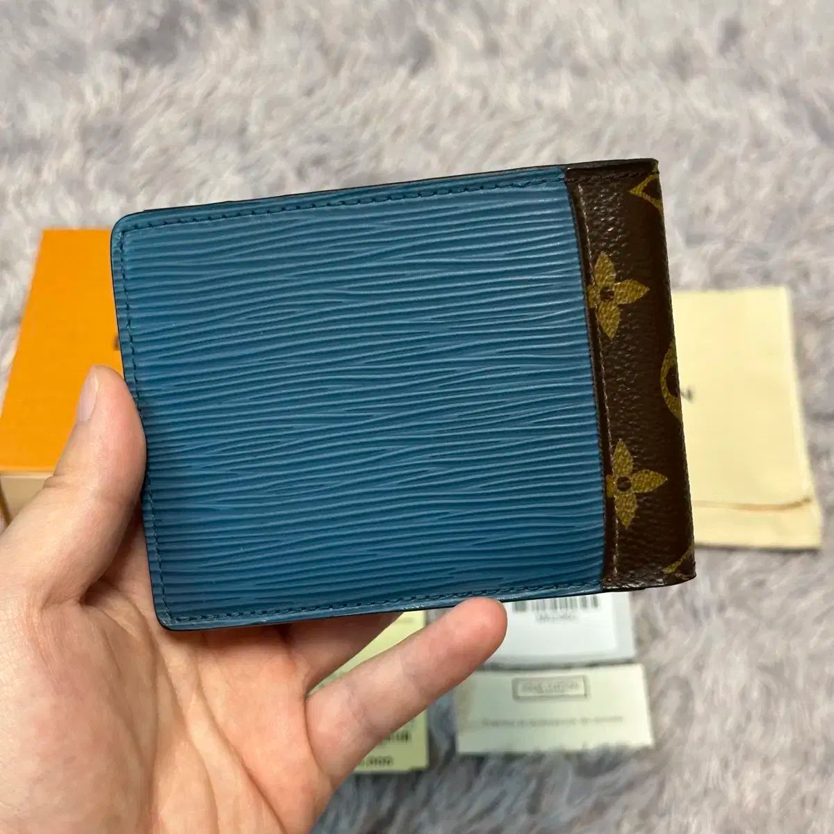 正規品⭐️美品⭐️ルイヴィトン　モノグラム エピ　財布　二つ折り　バイカラー 正規品⭐️美品⭐️ルイヴィトン モノグラム エピ 財布 二つ折り