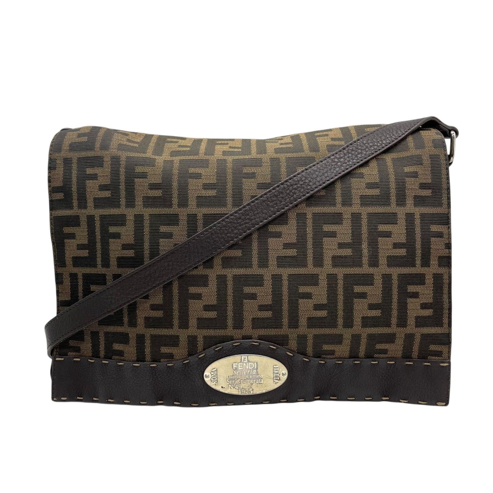 【美品】フェンディ ミア ショルダーバッグ ズッカ レザー キャンバス 斜め掛け 美品】FENDI フェンディ ズッカ柄 ショルダーバッグ斜め掛け キャンバス