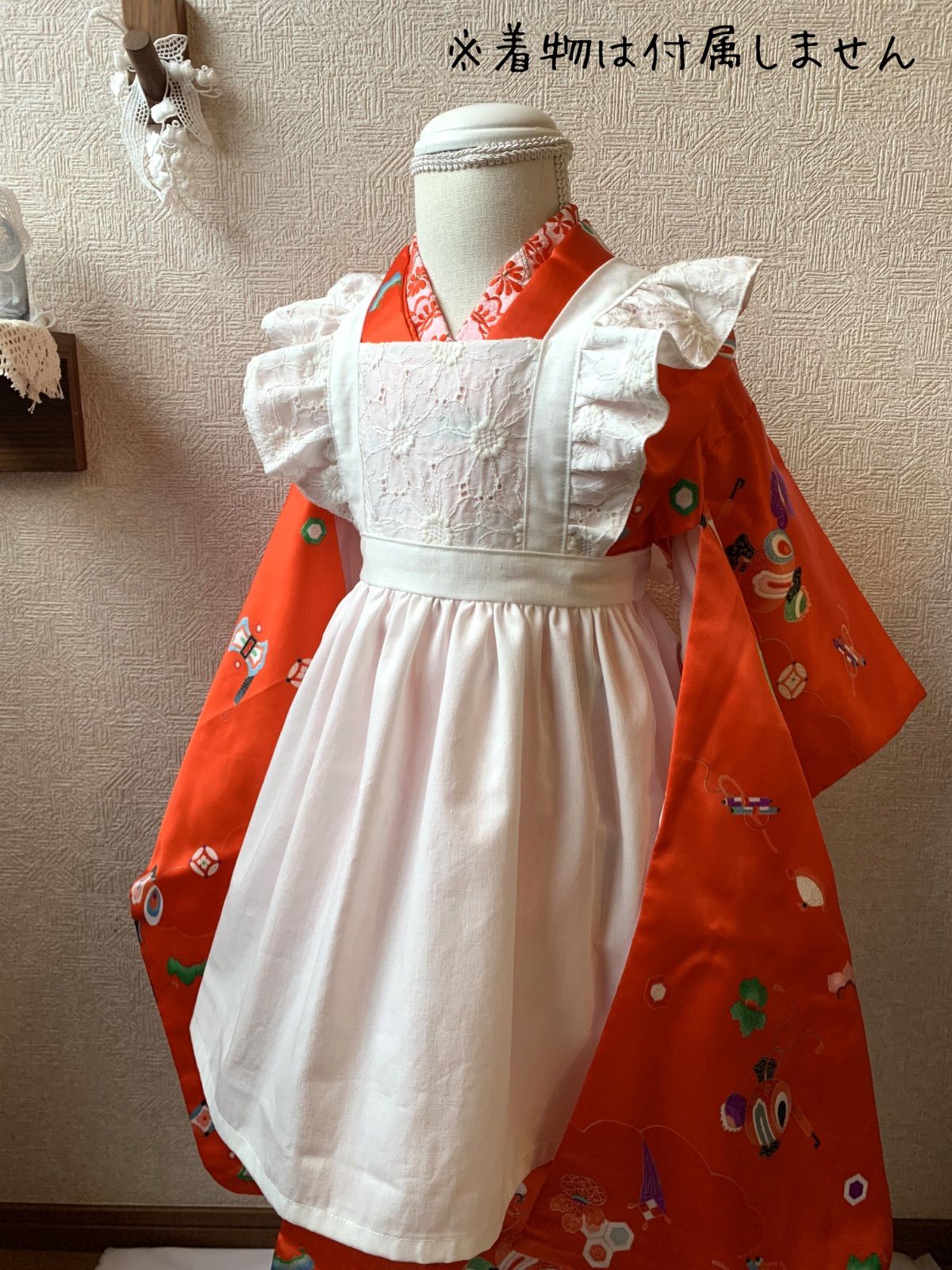 なつ様 専用ページ(マーガレット刺繍のフリルエプロン)90サイズ