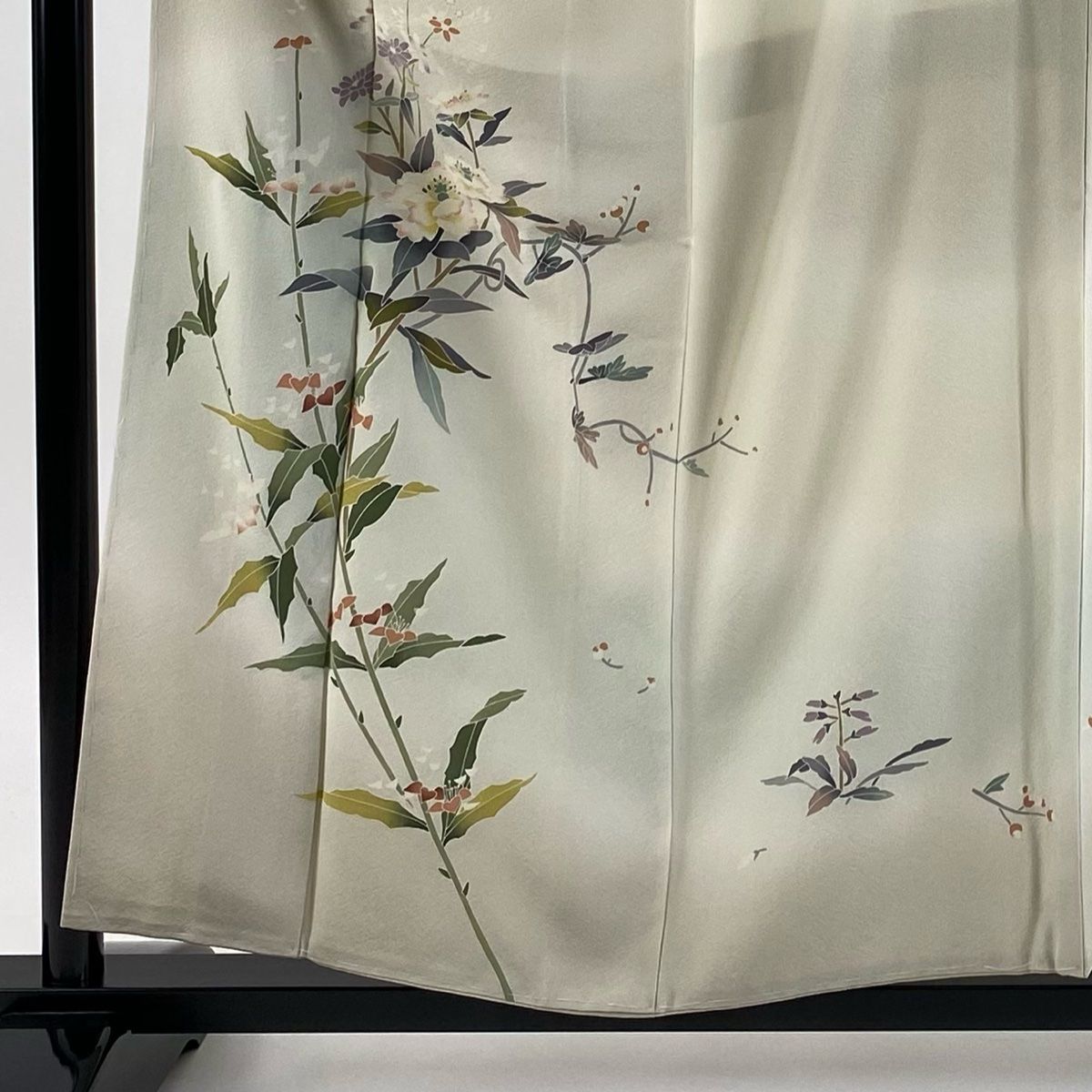 付下げ 身丈157cm 裄丈64cm M 袷 枝花 ぼかし 灰白 正絹 秀品