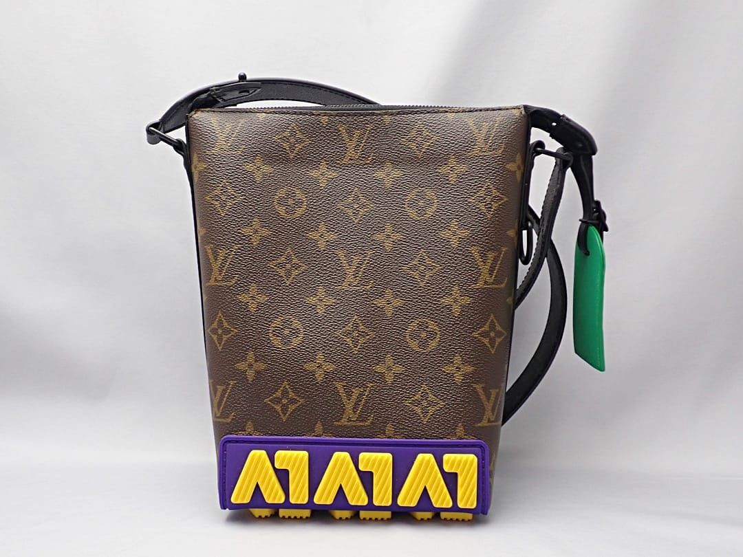 LOUIS VUITTON ルイ・ヴィトン モノグラム LVラバー クルーザー
