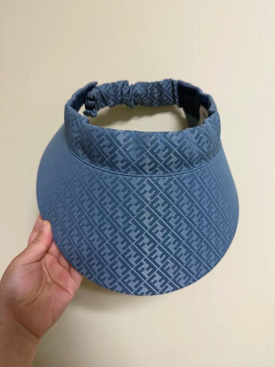 FENDIフェンディ　サンバイザー FENDI（フェンディ) サンバイザー - メルカリ