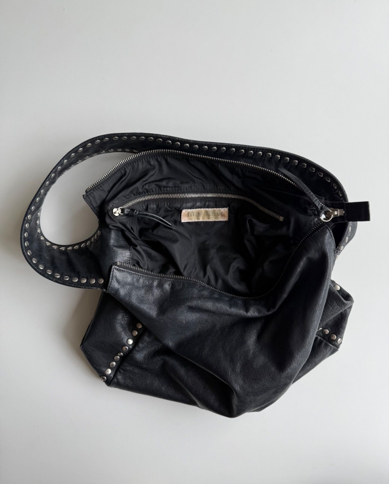 入手困難　vintage miu miu ミュウミュウ　ショルダーバッグ 90 miumiu(ミュウミュウ) 90s Archive ステッチデザイン レザー