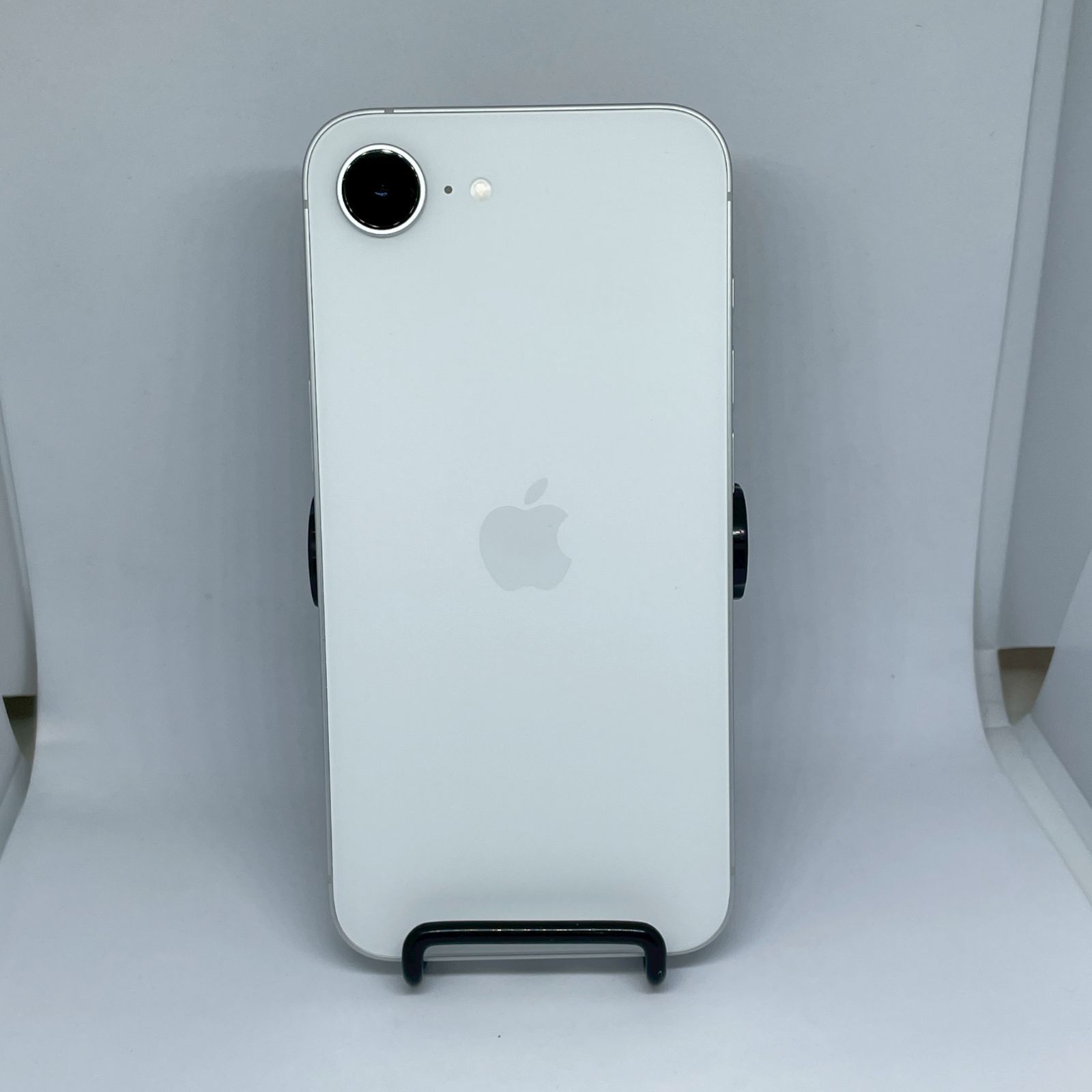 iPhone16e 本体 SIMフリー ホワイトバッテリー残量100％