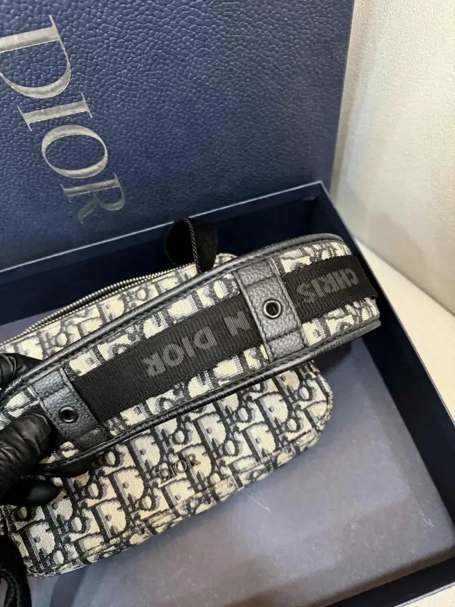 ディオール オブリーク サファリ メッセンジャーバッグ