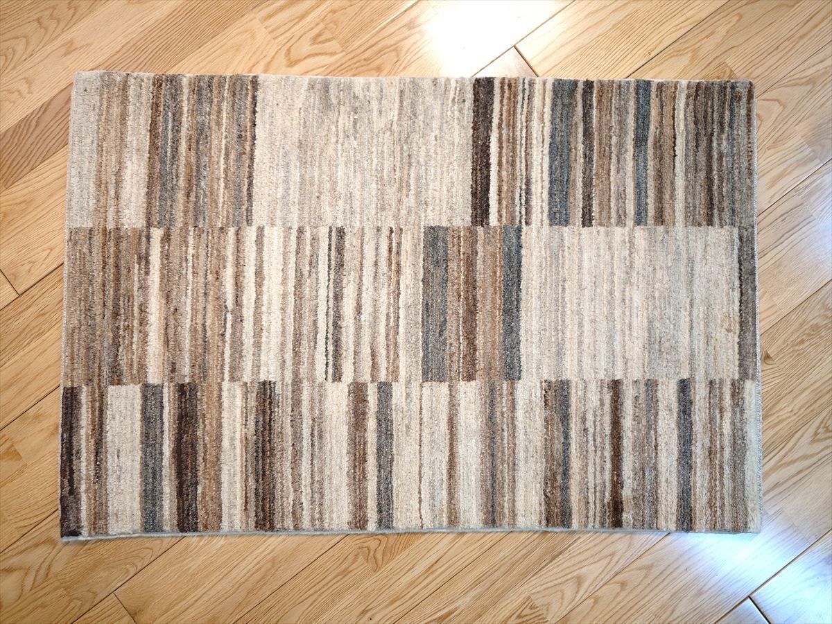 夏は涼しく冬は暖かい天然無染めラグ ガゼニラハット