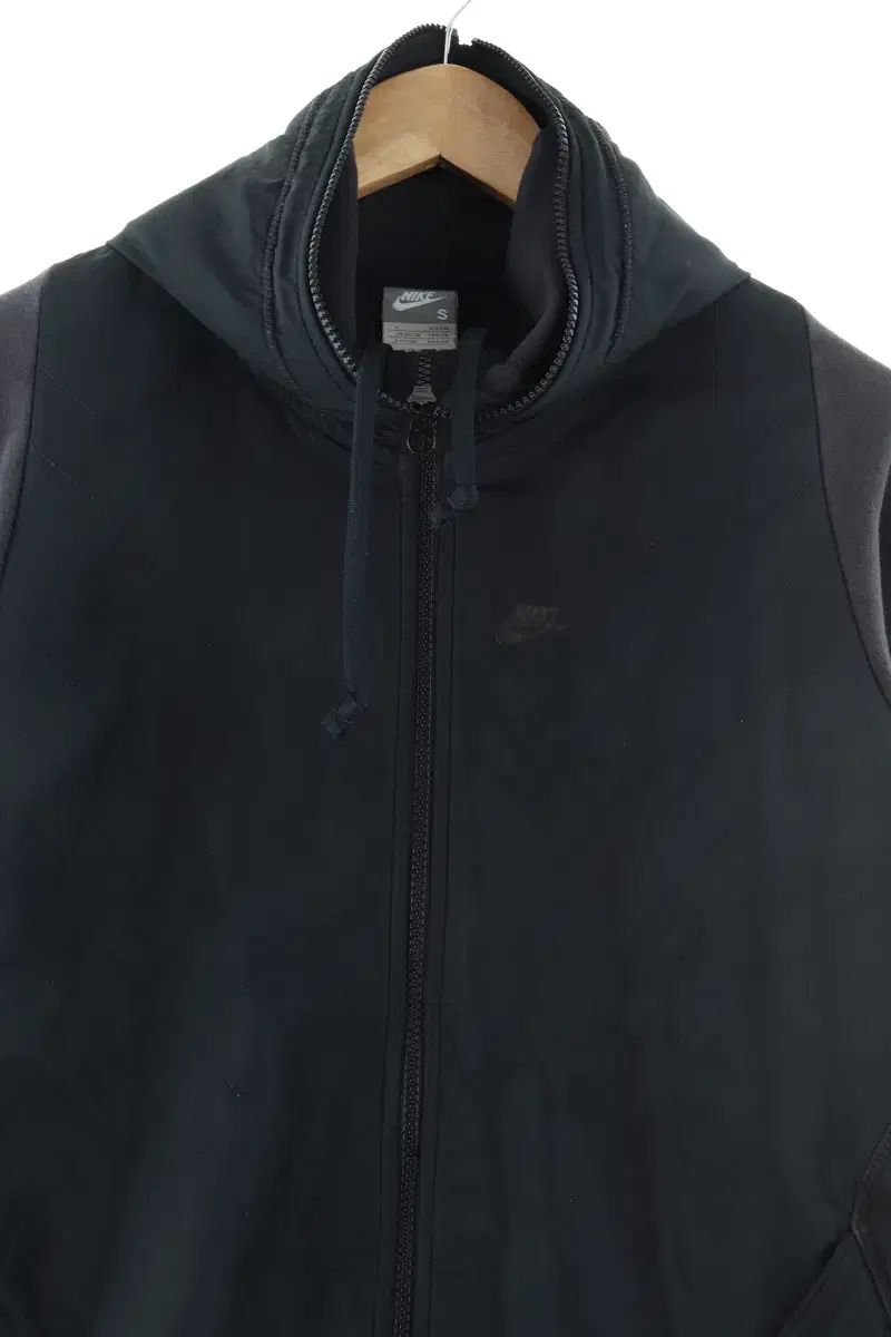 （ S ） Nike(ナイキ） フード付き ジップアップパーカー テックウェア ブラック- F69D