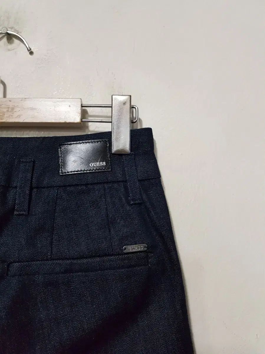 ゲス ピンタックワイドパンツ 26サイズ DECORATOM_COM_BR