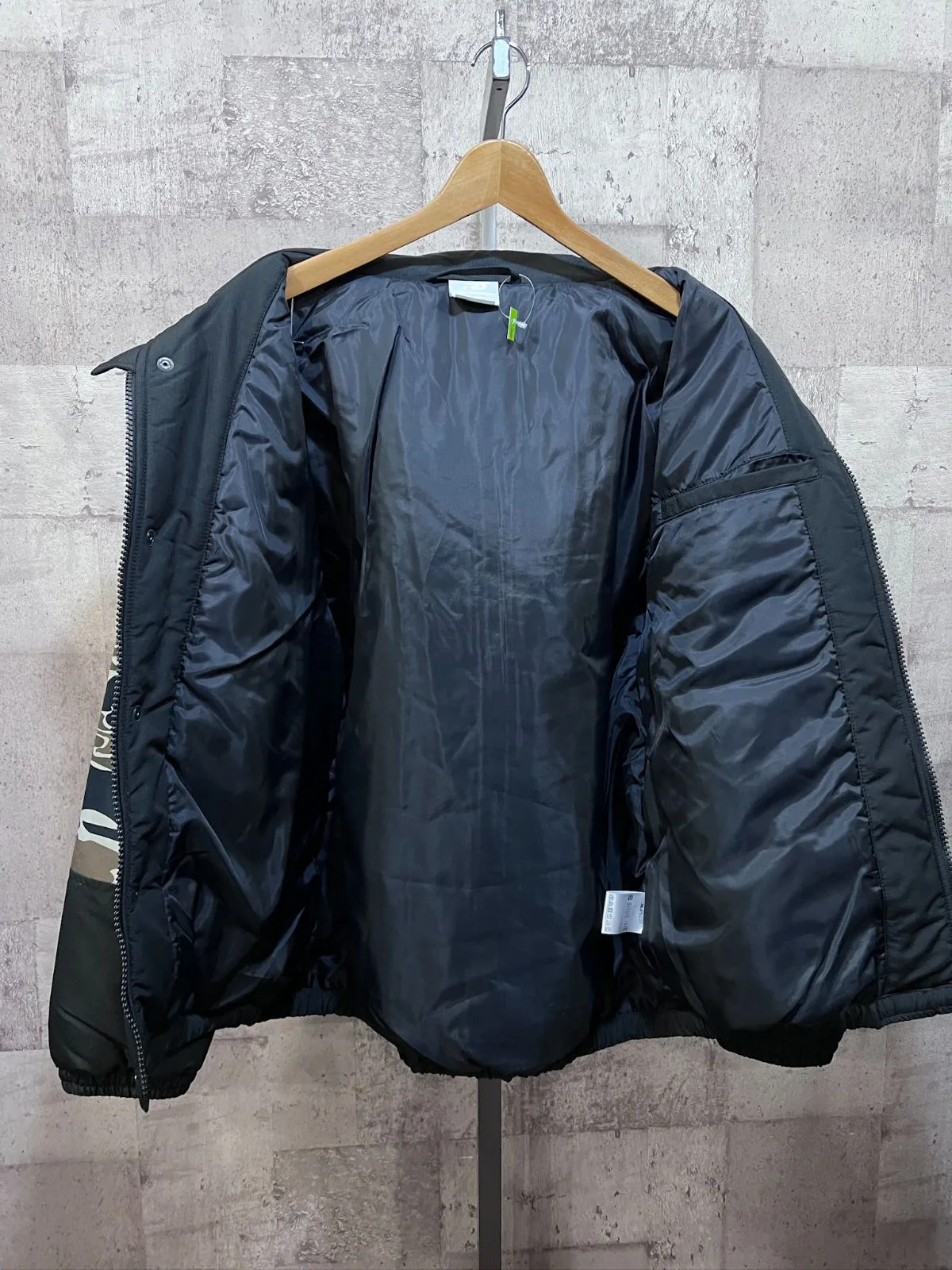 美品 ニューバランス 迷彩 中綿ジャケット M カモフラ タイガー 