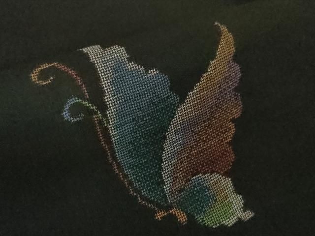 平和屋本店□極上 本場大島紬 9マルキ 地空 舞蝶文 黒地 逸品