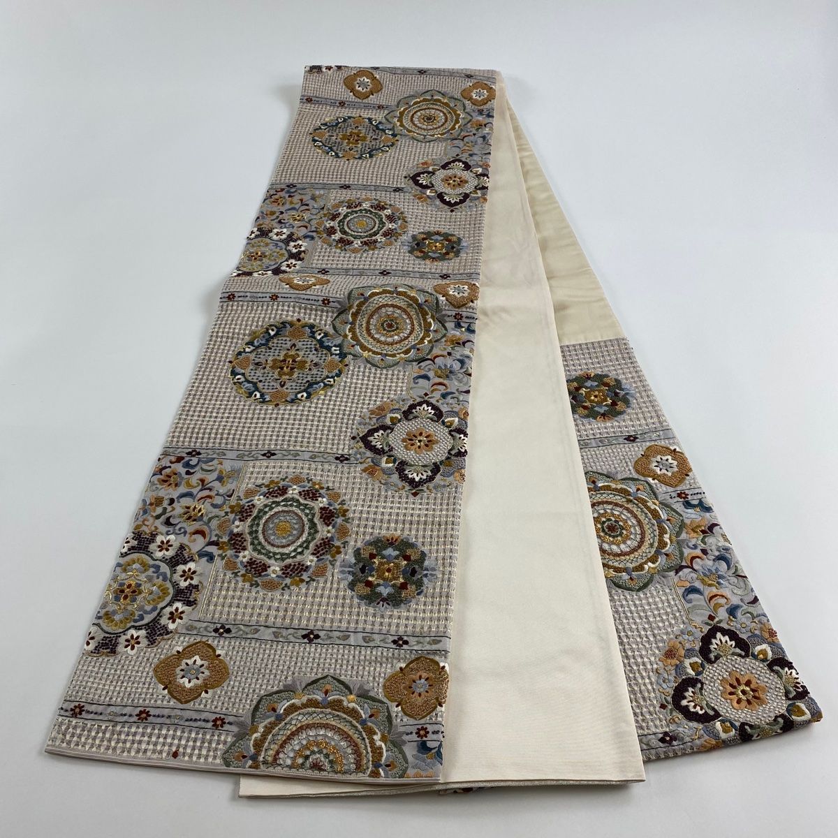 中古】美品 振袖用 六通柄 袋帯 几帳鞠華文／銀・薄小豆 （b3239068