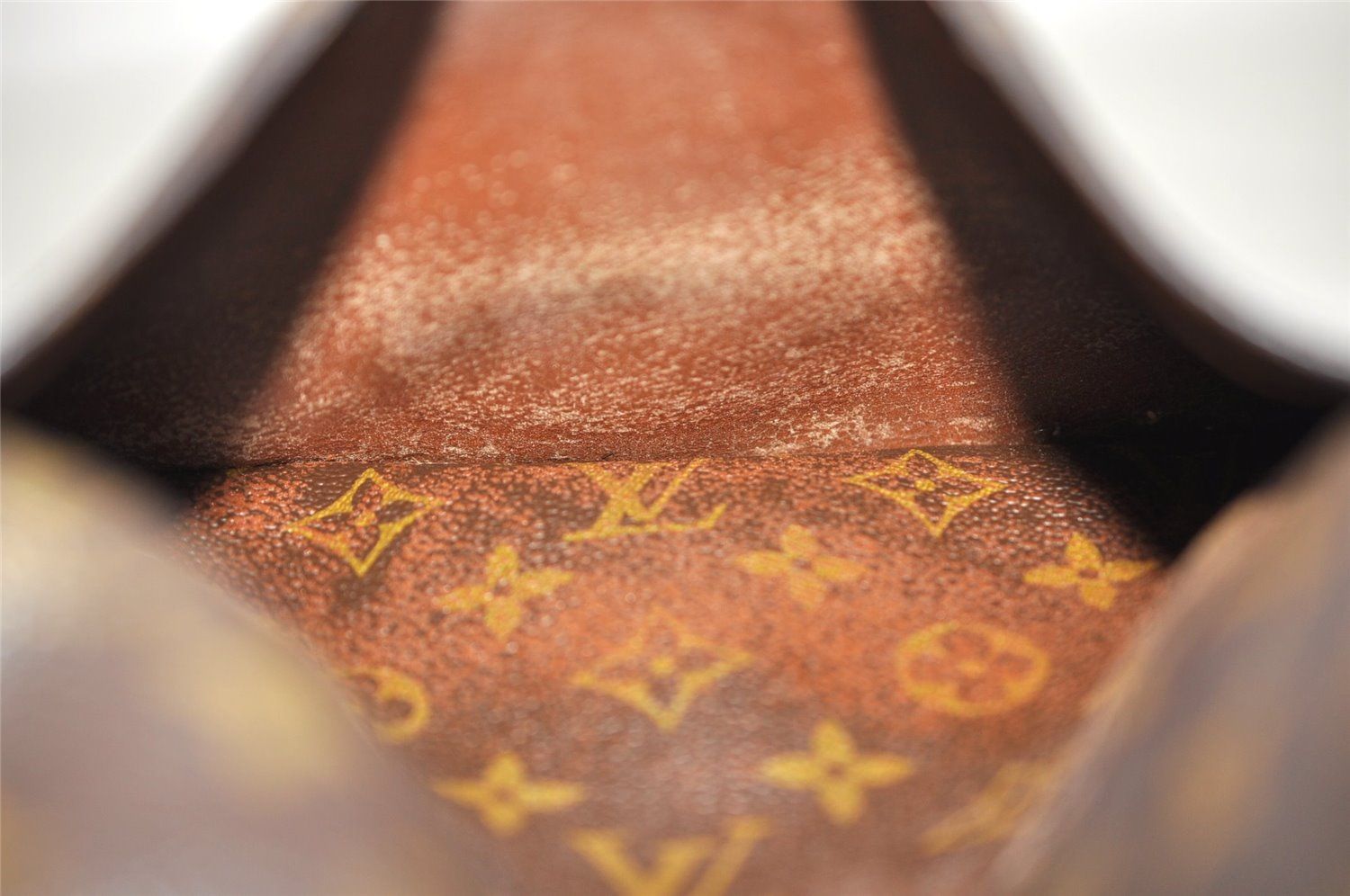 LOUIS VUITTON ルイ・ヴィトン ショルダーバッグ - メルカリ