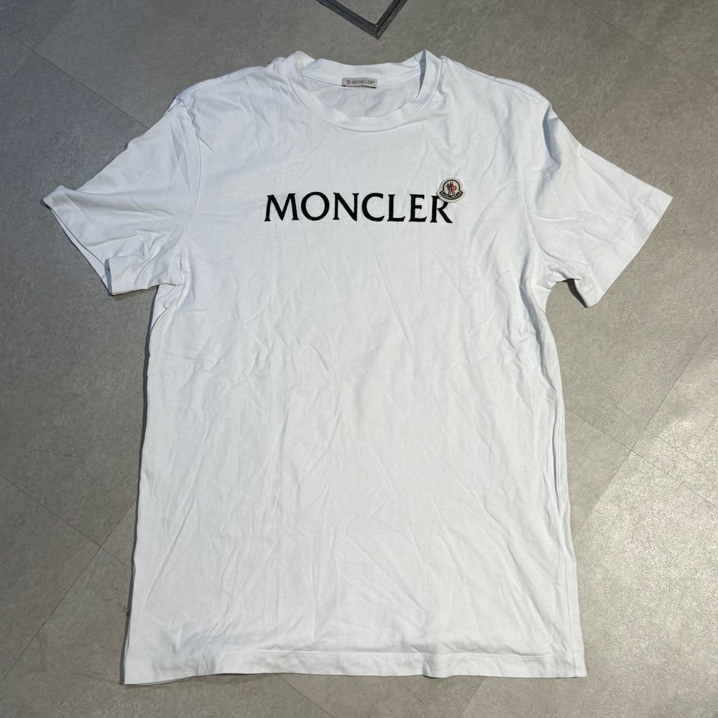 ［極美品］モンクレール　ワンポイントTシャツ　ホワイト MONCLER モンクレール ロゴ クルーネック 半袖 Tシャツ ホワイト