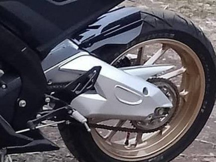 KB YZF-R15 スイングアームカバー EVO 受注製造