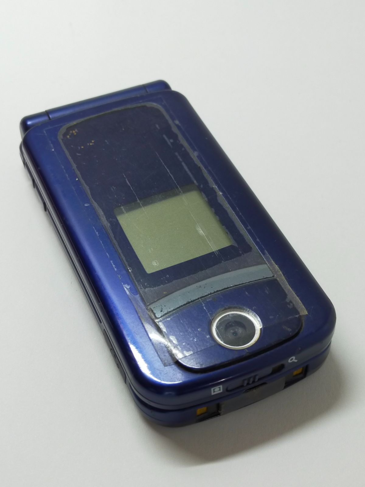 美品 ドコモ らくらくホン F883iES ネイビー ガラケー 携帯 通信確認済