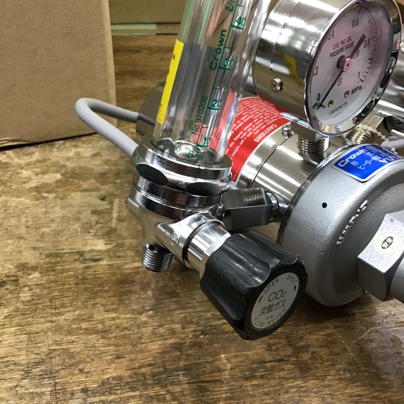 未使用品】ユタカ/YUTAKA 炭酸ガス用ヒーター内蔵圧力調整器 FCR-100N