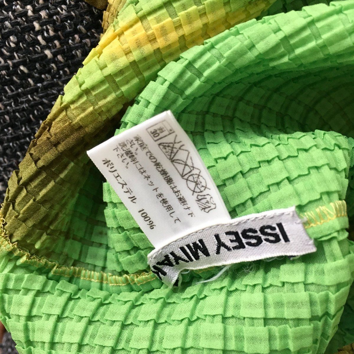 ISSEY MIYAKE　イッセイミヤケ　プリーツトップス　2 美品 ISSEY MIYAKE イッセイミヤケ プリーツ トップス2