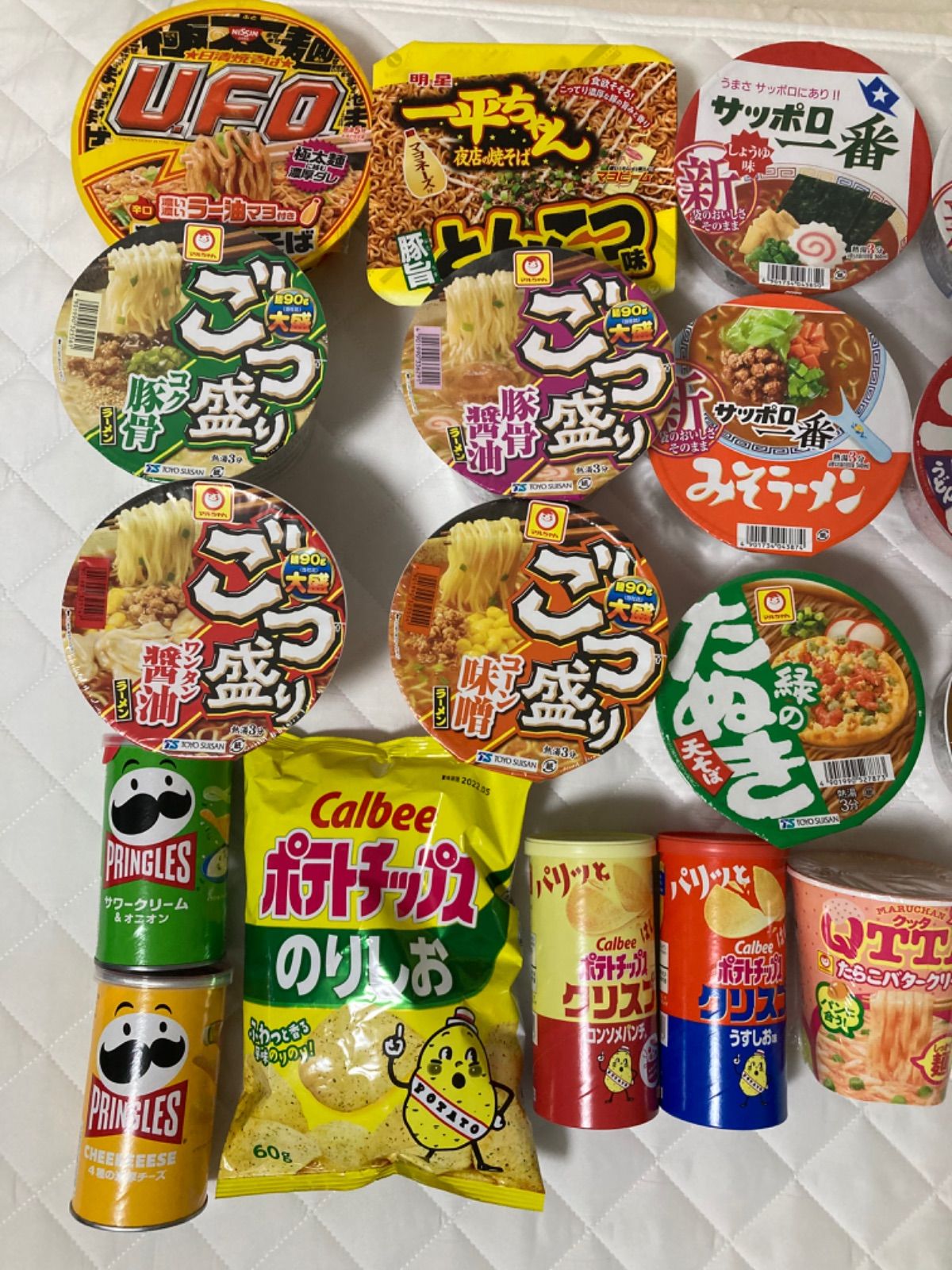 お菓子　加工食品　詰め合わせ　まとめ売り　カップヌードル　プリングルズ　その他 Amazon.co.jp: 日清食品 カップヌードル (レギュラーサイズ 8種