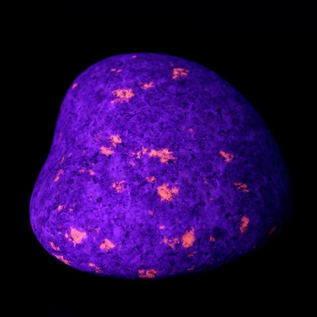 ユーパーライト 原石 34g 新種の鉱物 アメリカ ミシガン州産 1点もの 天然石 パワーストーン ブラックライト付き