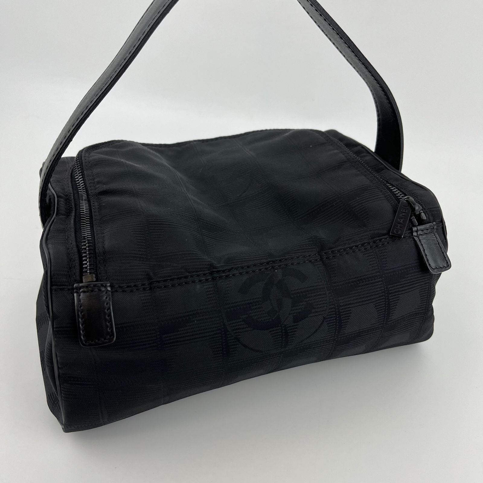 シャネル ニュートラベルライン バニティバッグ ハンドバッグ ブラック キャンバス レザー レディース CHANEL 専用）シャネル ニュートラベルライン バニティバッグ 化粧ポーチ 未使用