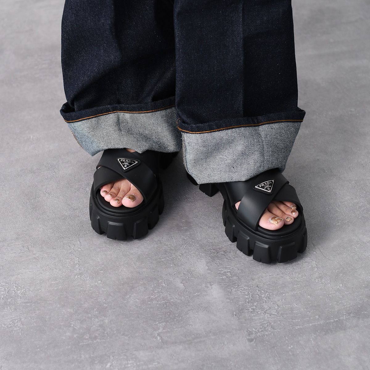 PRADA モノリス ラバーサンダル ブラック トライアングルロゴ 黒37 PRADA モノリス ラバーサンダル ブラック トライアングルロゴ 黒37