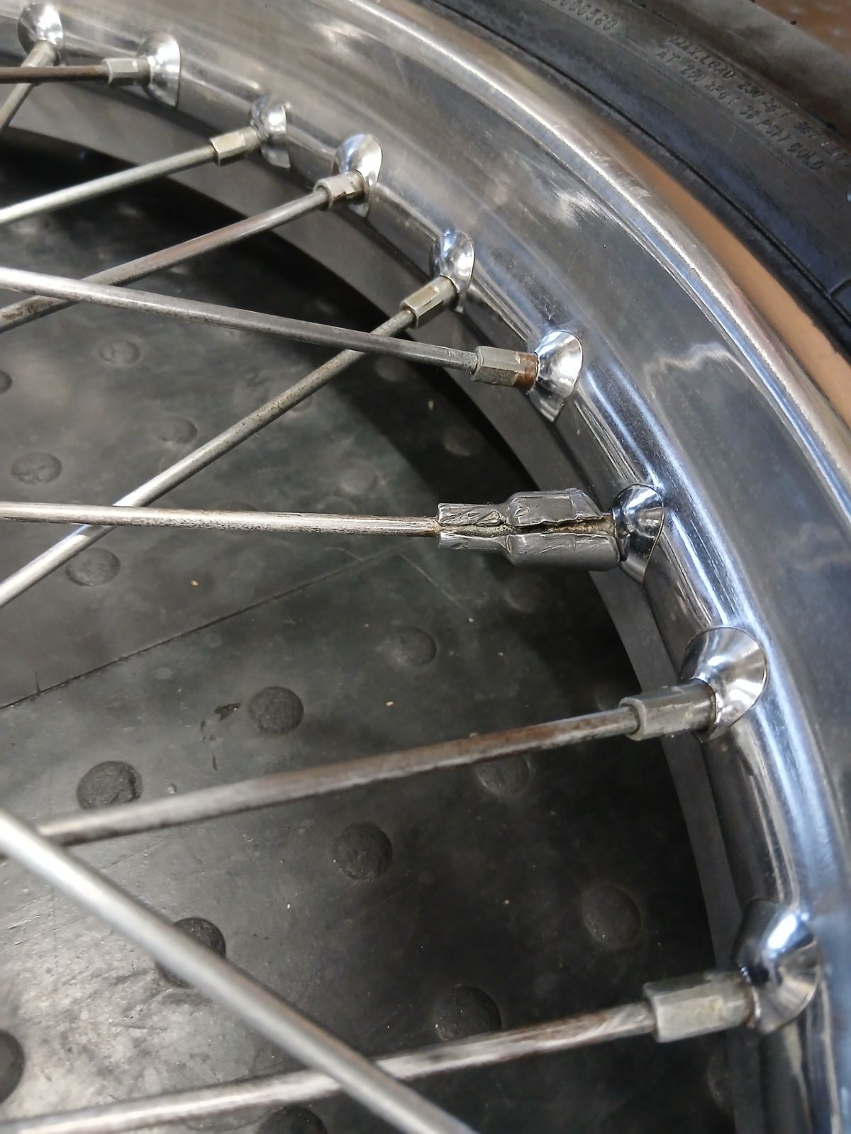 カワサキ W3 DID製フロントホイール 19インチ 650-RS 昭和48年 実動車両 W2TT W1SS ダブサン マッハMACH W1SA 旧車絶版 Z 動画あり BILLOVLOGS_CO_UK