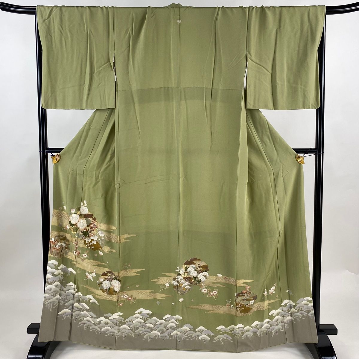 色留袖 身丈164cm 裄丈69.5cm L 袷 雪輪 松 金糸 金彩 抹茶色 色留袖 身丈164cm 裄丈69.5cm L 袷 雪輪 松 金糸 金彩 抹茶色