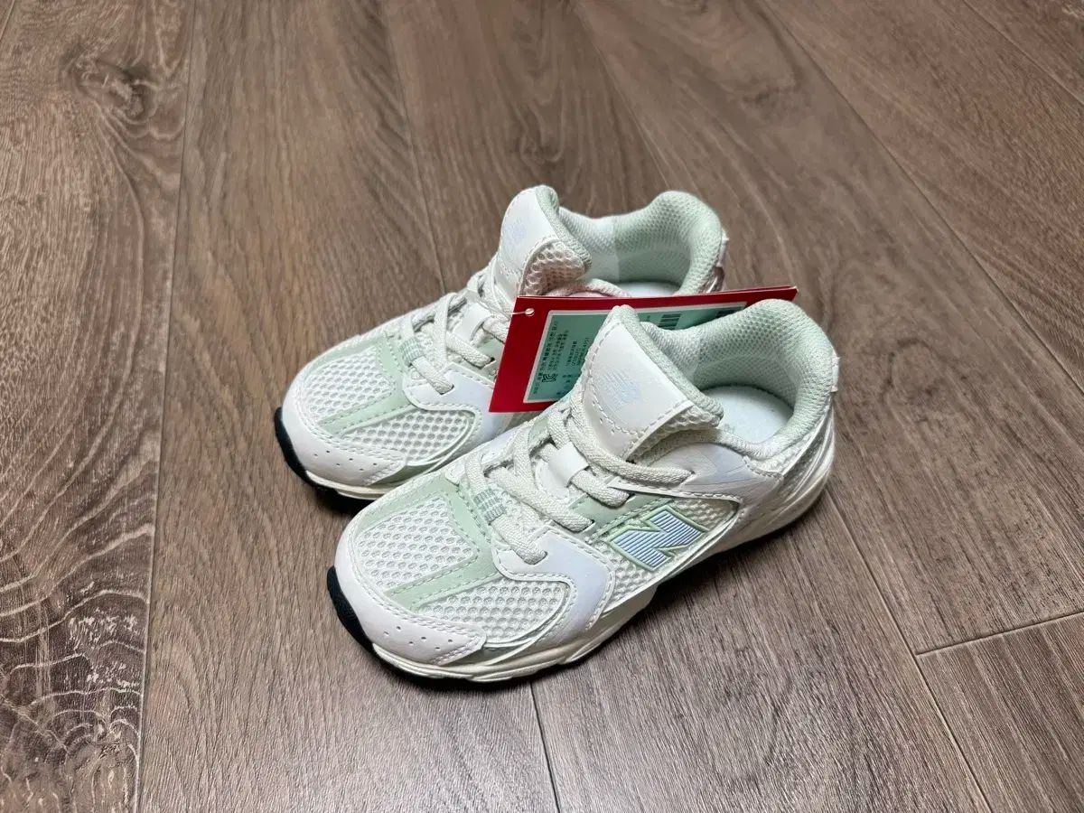 ニュー ンスキッズ 530 スニーカー