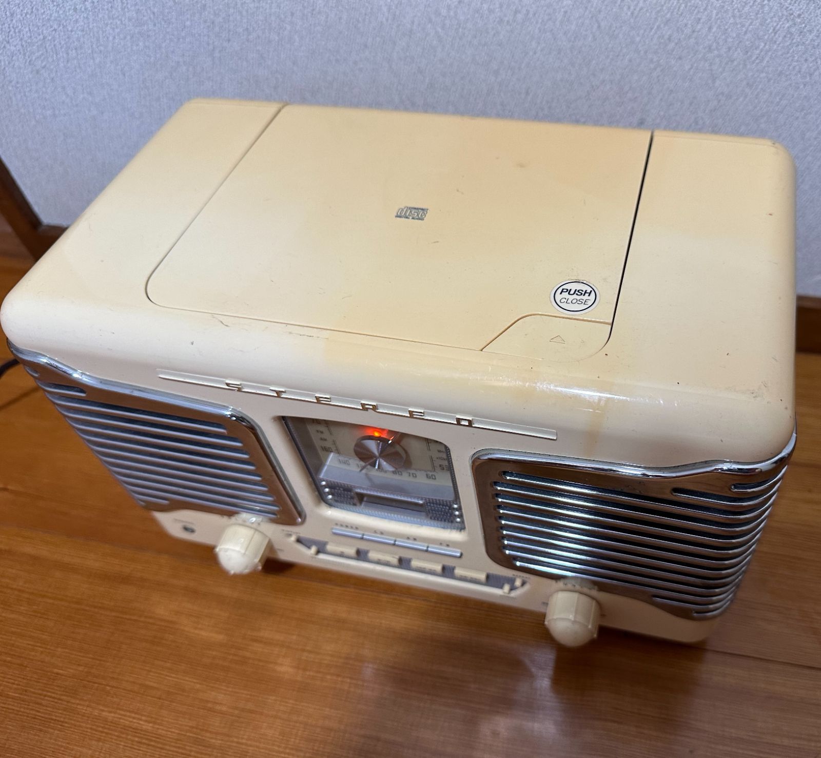 ティアック　CDラジオ　TEAC　SL-D80 ティアック、オールディーズ風デザインのCDラジオ