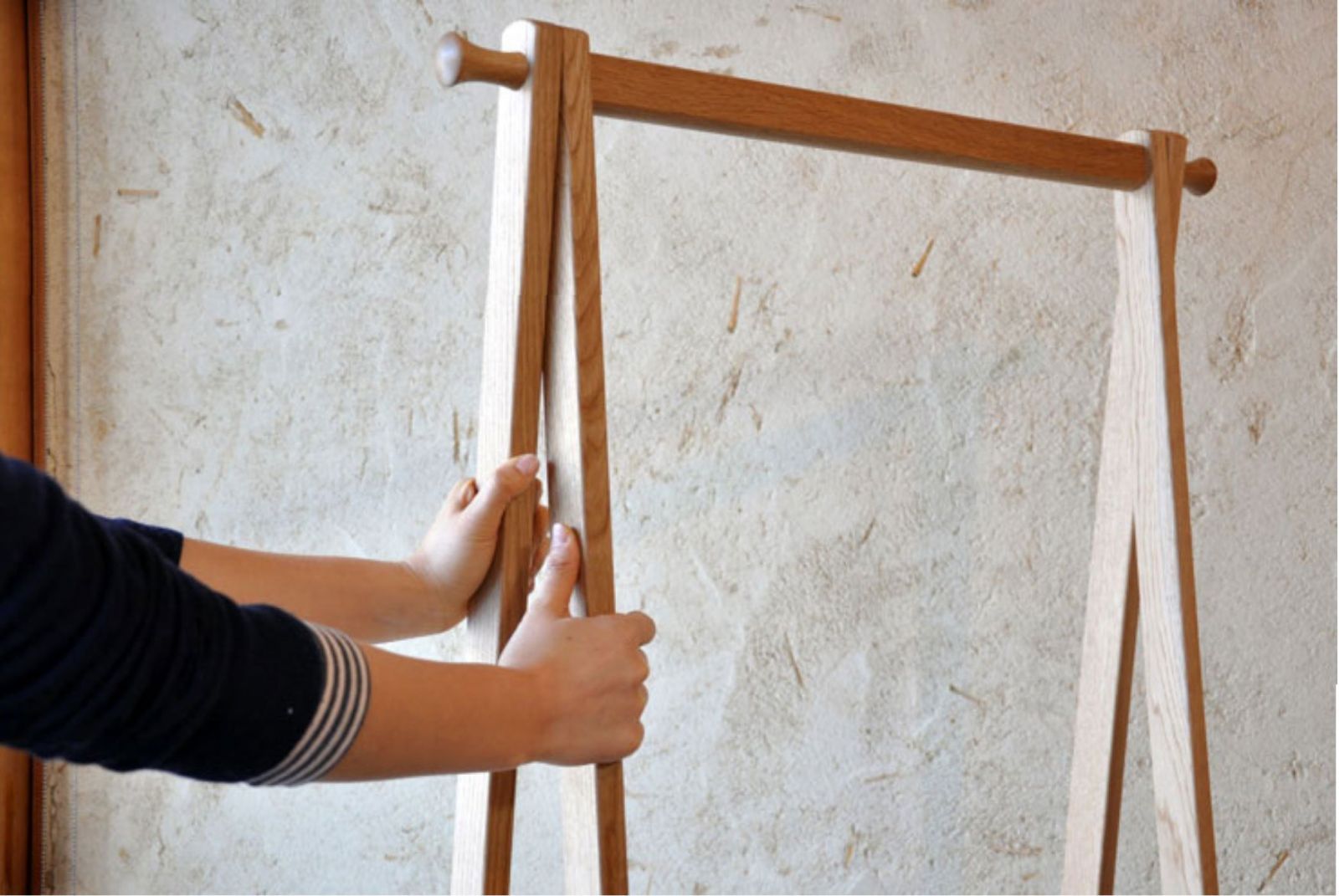 国産無垢の木のハンガーラック オークヴィレッジ