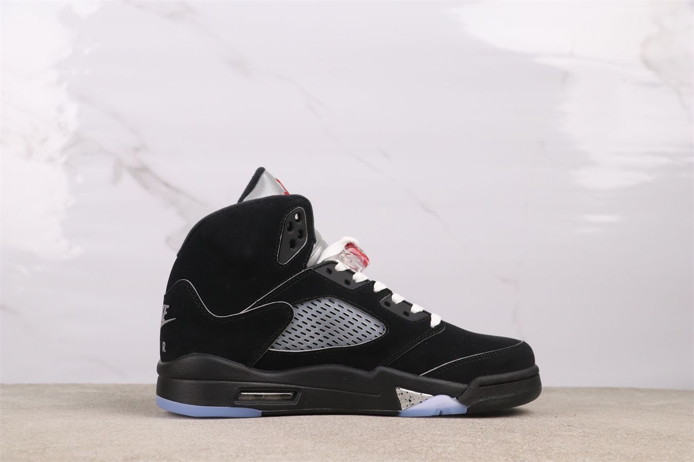 今日 Air Jordan エアジョーダン aj5 AJ5 Black Metallic Reimagined” HF3975-001
