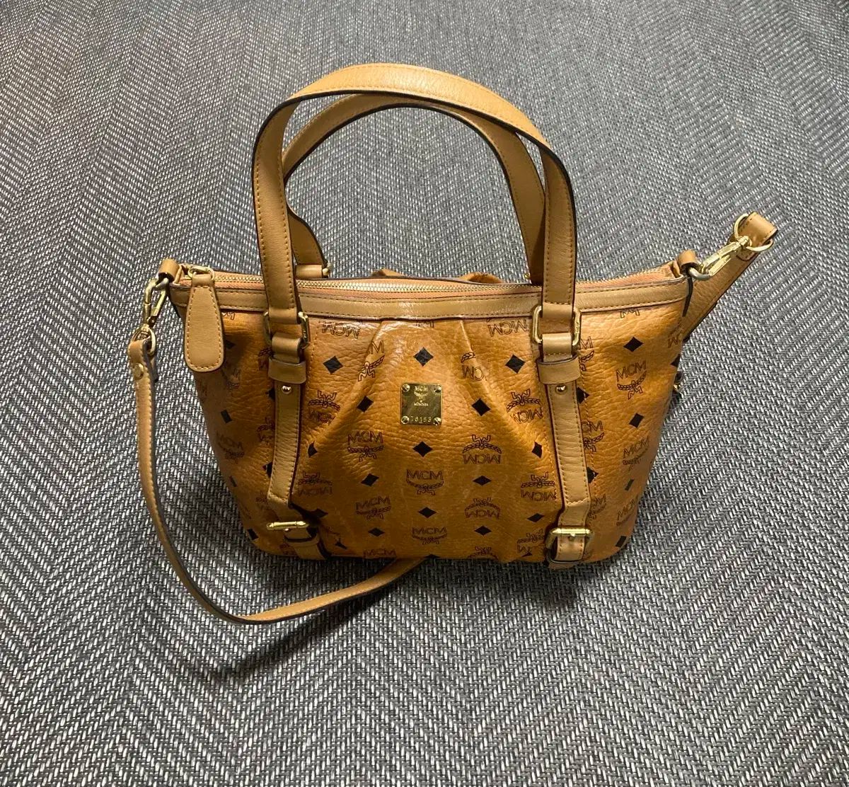 MCM バッグ クロスバック 小さいサイズ