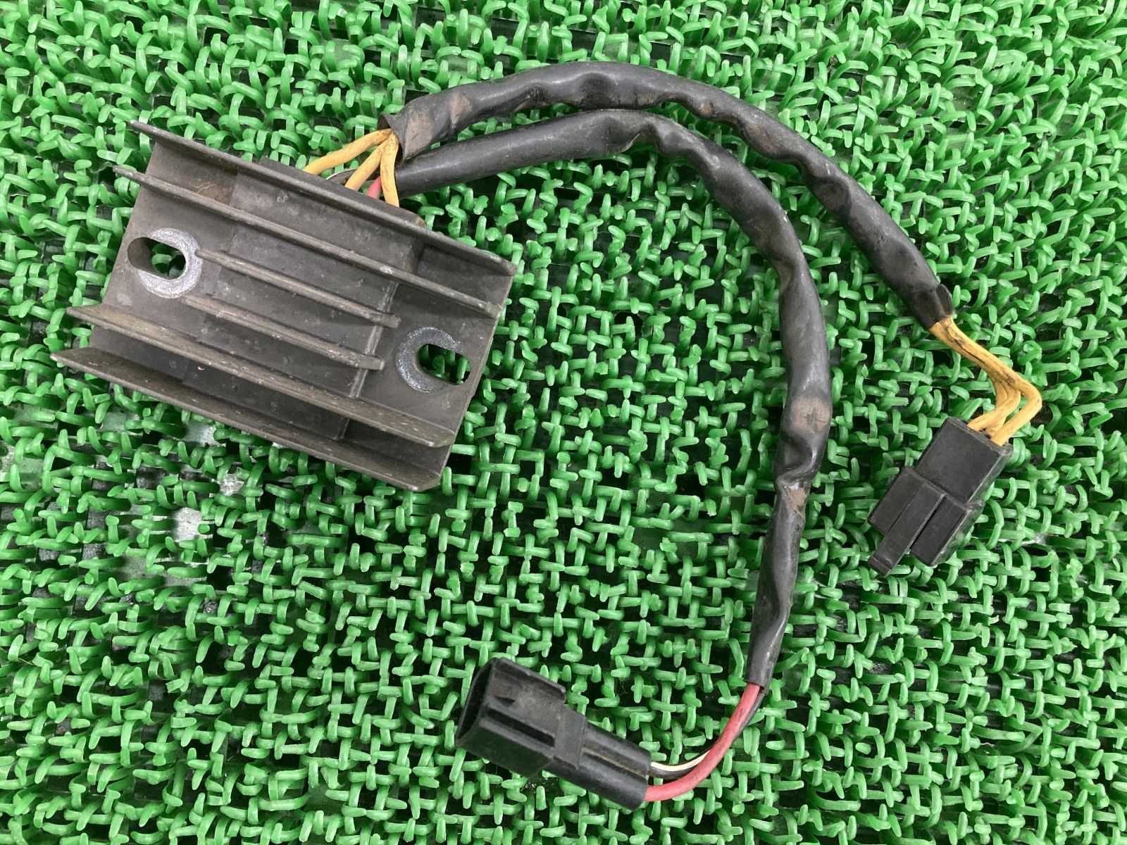 DR-Z400 レギュレター スズキ 純正 中古 バイク 部品 29F00 SH572E-12 レギュレーター レクチファイアー 機能的問題無し 品薄