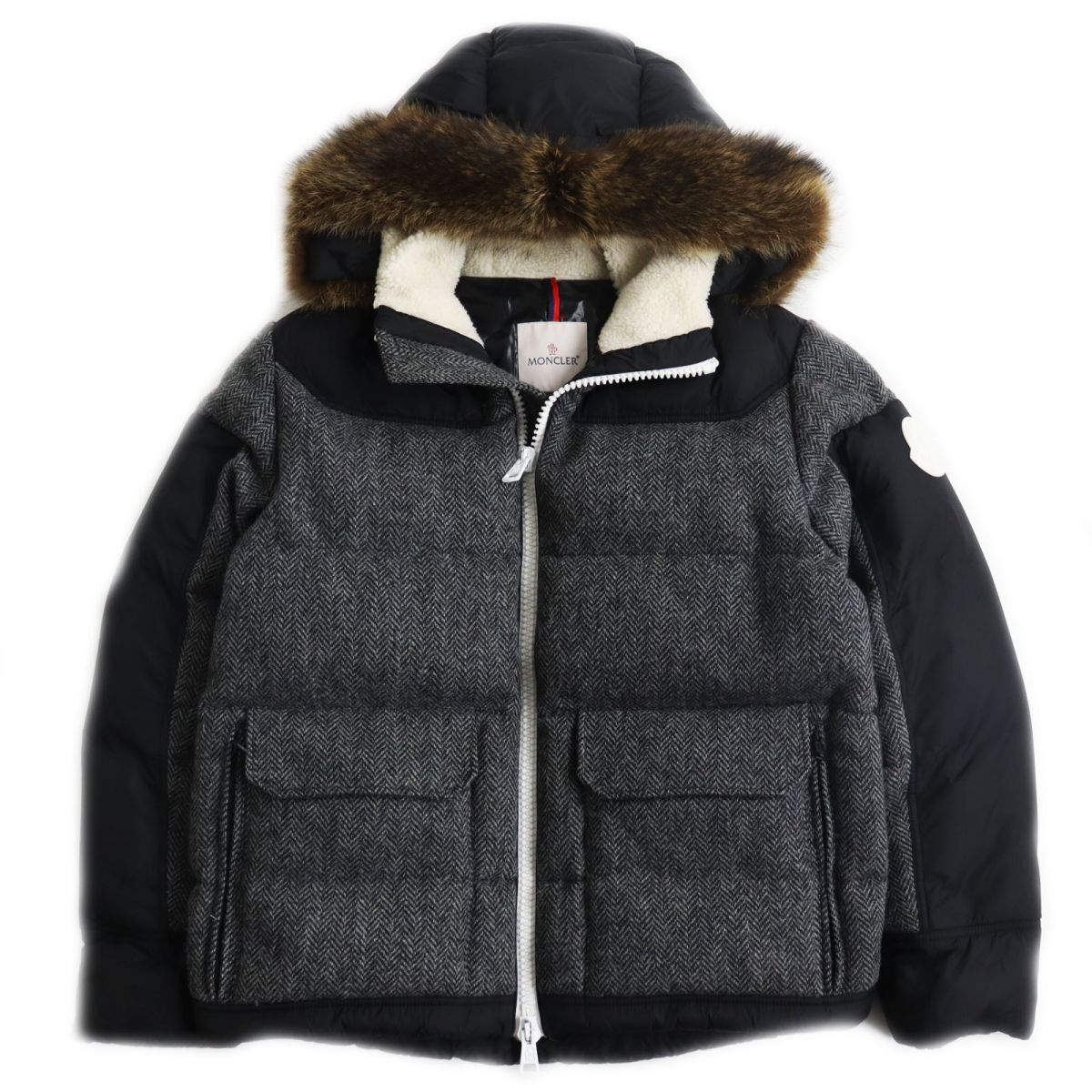 美品○21-22AW MONCLER モンクレール ROBERT ヘリンボーン柄 ロゴパッチ付き フーデッドダウンジャケット グレー×ブラック 2  正規品 - メルカリ