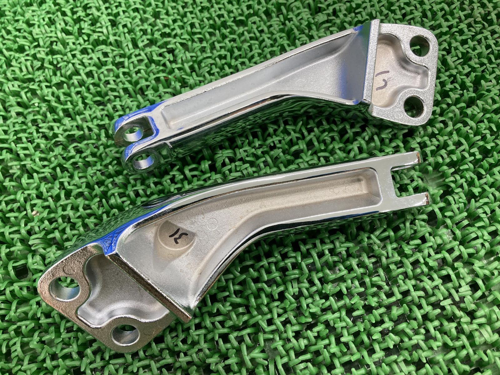 ダイナ タンデムステップホルダー 左右 ハーレー 純正 中古 バイク