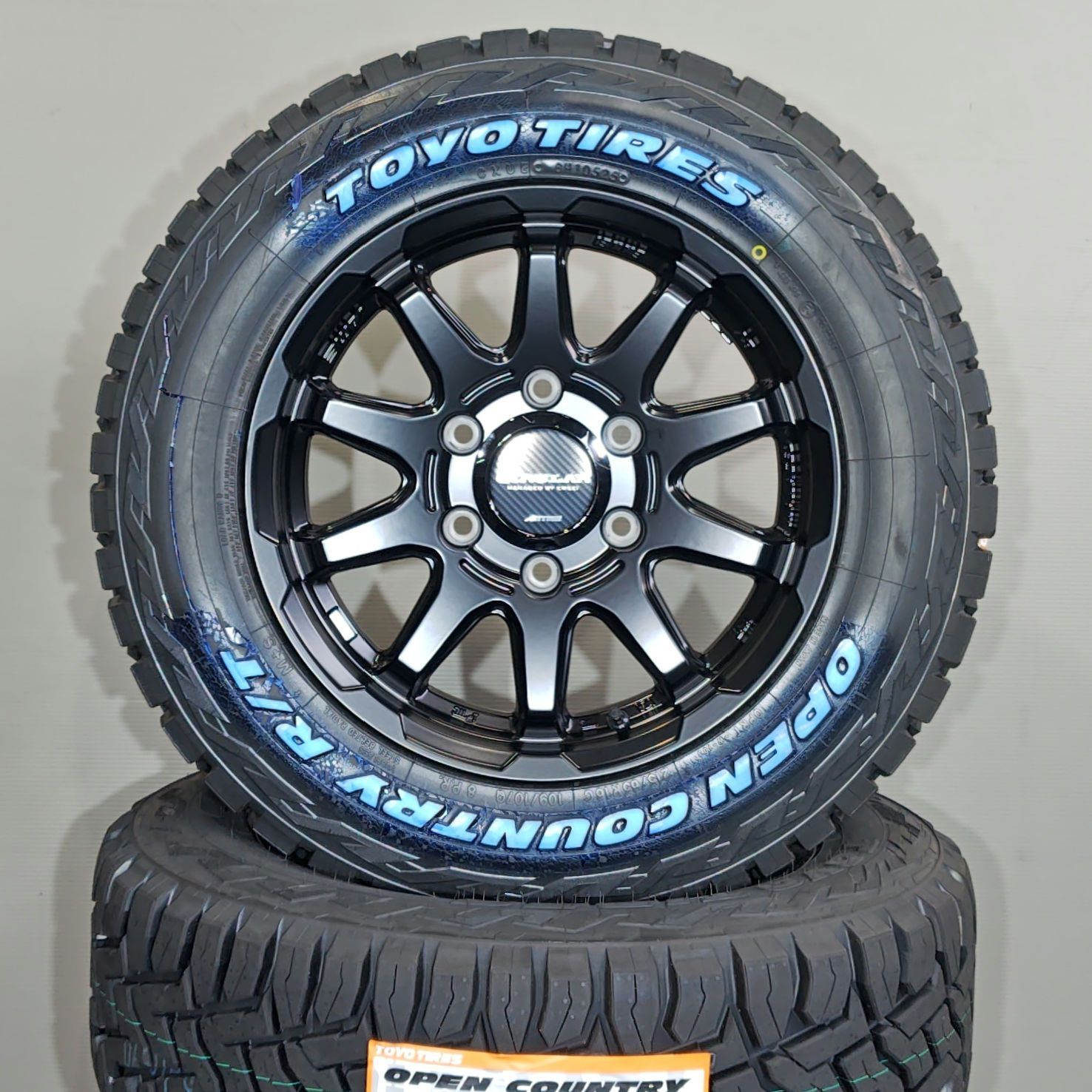 200系ハイエース 16インチセット