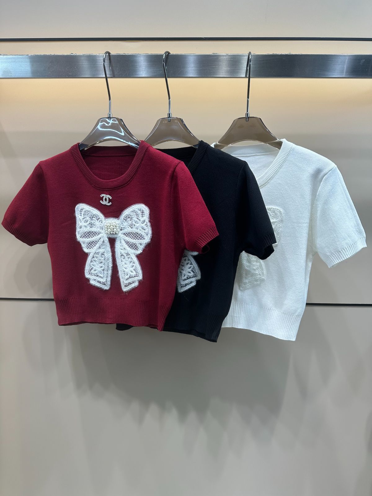 背中がとってもかわいい♪【CHANEL】Tシャツ 今日特価】Chanel シャネル 立体蝶ニット短袖 T シャツ-3 - メルカリ