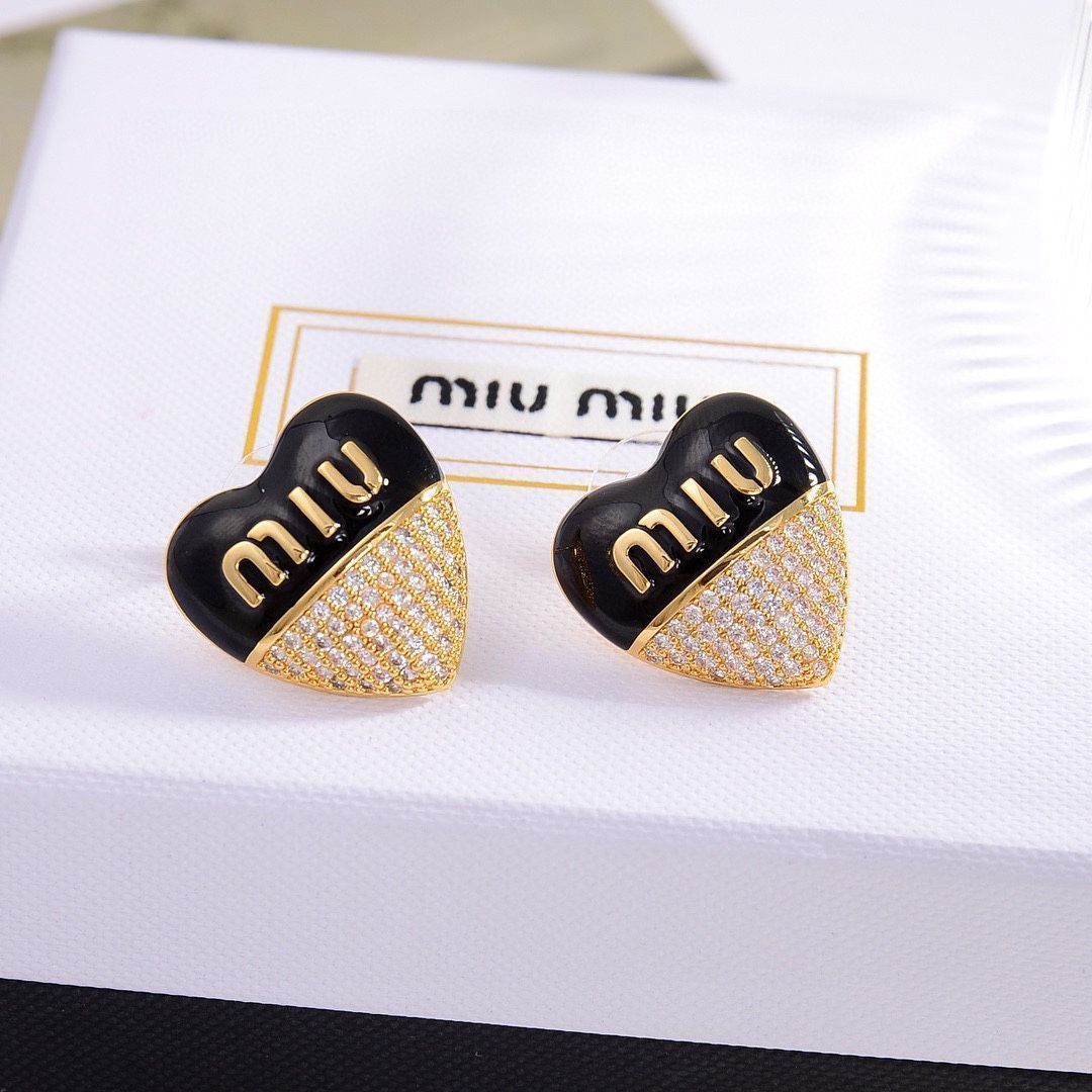 MIU MIU】ミュウミュウ ロゴ入りハートイヤリング - エレガントな 