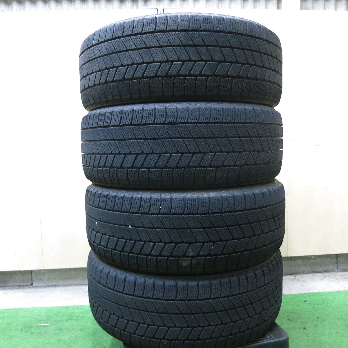 バリ溝‼️ブリヂストンスタッドレスセット2021年製215/60R17C-HR等 バリ溝‼️ブリヂストンスタッドレスセット2021年製215/60R17C-HR