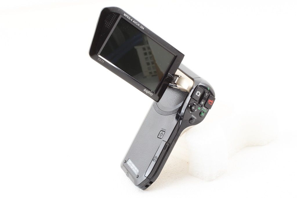 SANYO Xacti　DMX-CG11の出品です。 Amazon | SANYO デジタルムービーカメラ Xacti ザクティ DMX