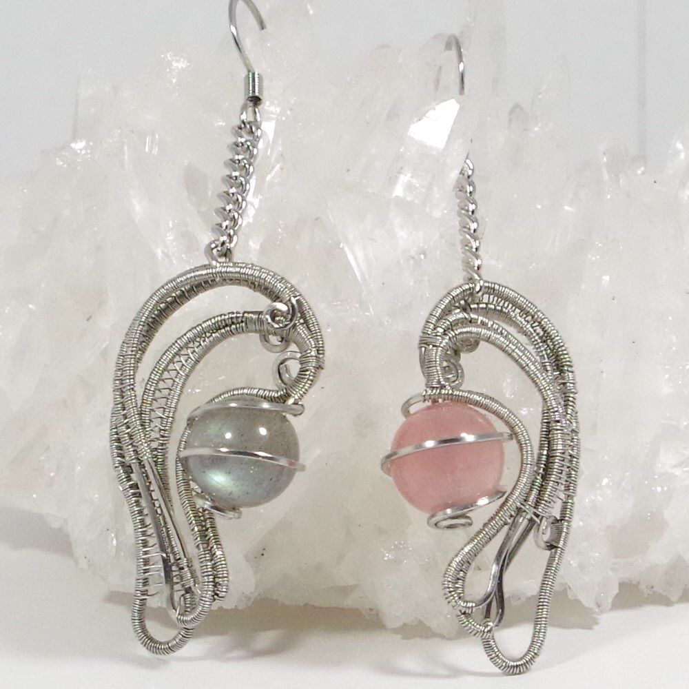 ローズクォーツとラブラドライトのピアス サージカルステンレス