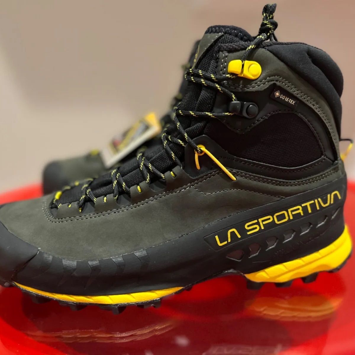 新品未使用 LA SPORTIVA TX5 GTX 42 43 44 45 登山